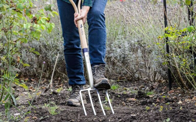What Tool Is Best For Digging In Hard Dirt