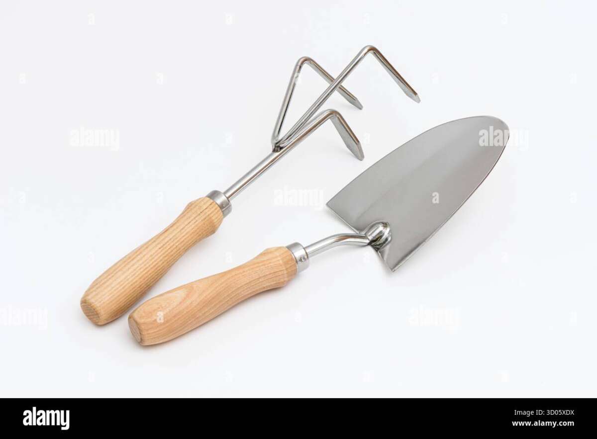 Can Trowels Be Used To Dig Up Weeds